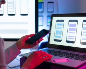веб-дизайнеры разрабатывают приложения для смартфонов